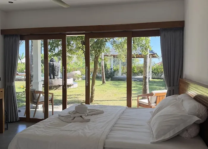 The At Vespa Villa Lovina