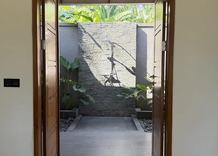 The At Vespa Villa Lovina